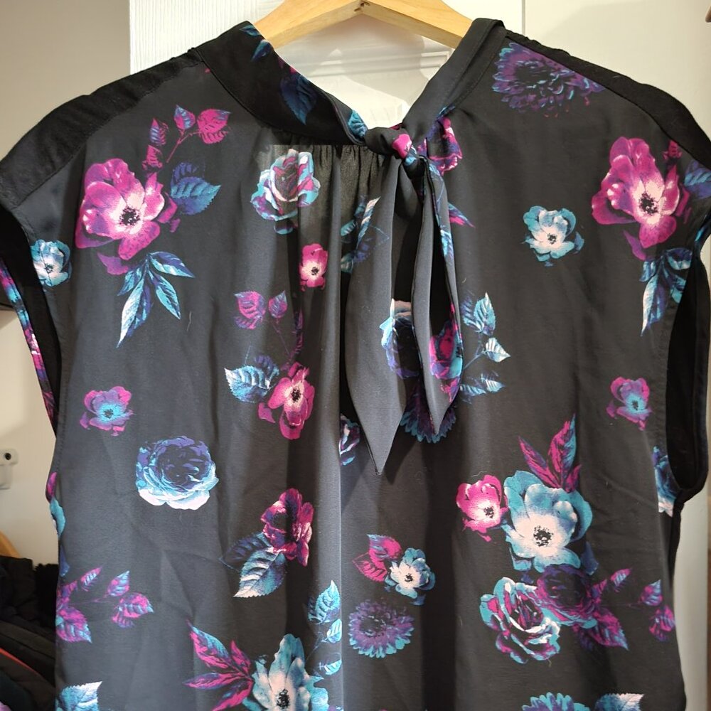 Floral sleeveless blouse